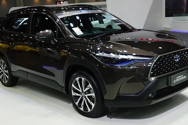 Toyota Corolla Cross Hybrid (YouTube)