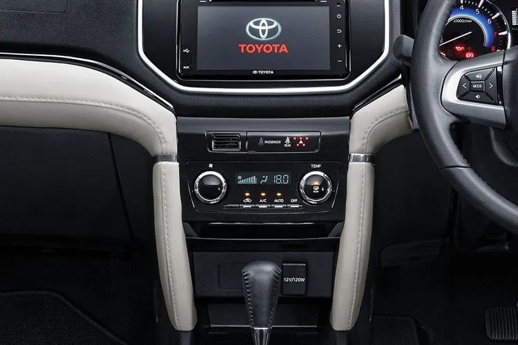 New Fortuner dan New Kijang Innova. (Dok)