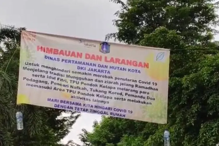 TPU Pondok Kelapa, Kelurahan Pondok Kopi, Kecamatan Duren Sawit, Jakarta Timur, membatasi jumlah peziarah dan melarang masuk orang selain peziarah untuk masuk ke area TPU. (timur.jakarta.go.id)