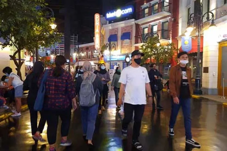 Libur Panjang, Trans Studio Bandung banjir pengunjung. (Ayobandung/Nur Khansa)