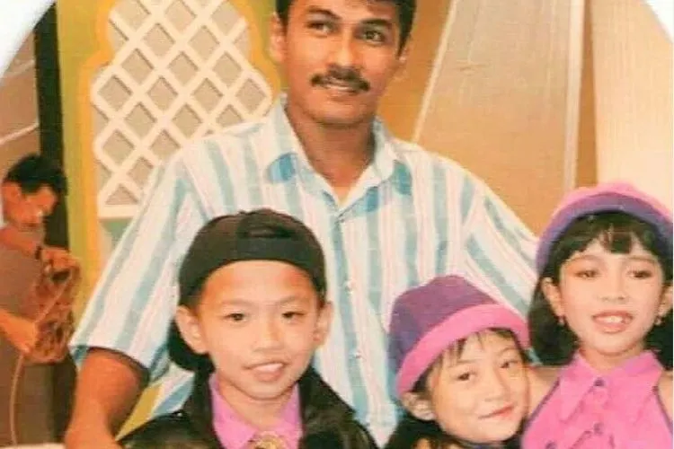 Papa T Bob bersama Trio Kwek Kwek [Instagram]