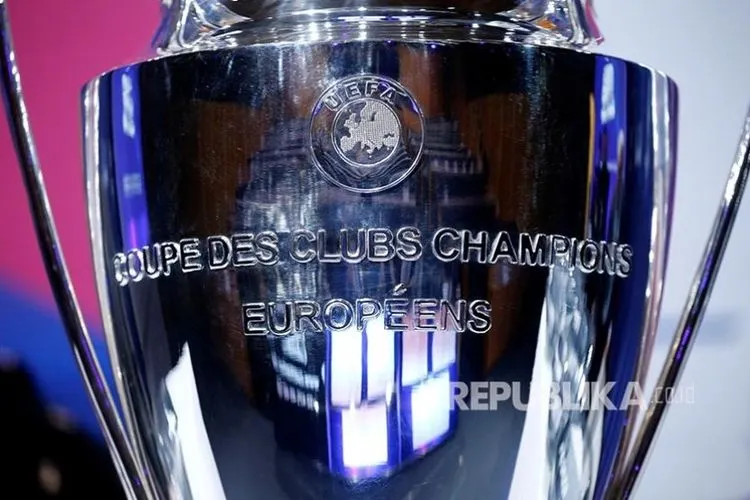 Trofi Liga Champions di markas UEFA, Nyon, Swiss.  Foto: Denis Balibouse/Reuters