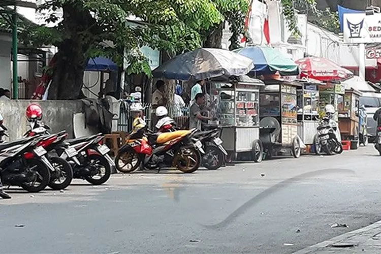 Trotoar di kawasan Taman Cut Mutiah, Menteng, Jakarta Pusat, salah satu trotoar yang selama bertahun-tahun diokupasi oleh pedagang kali lima/Ayojakarta.com