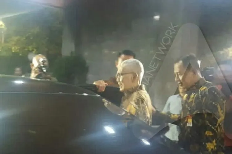 Mantan Wakil Presiden, Try Sutrisno usai menjenguk Menko Polhukam, Wiranto di RSPAD Gatot Subroto, Jakarta, Kamis (10/10/2019)/Ayojakarta.com
