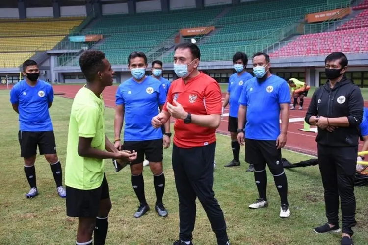 Ketua Umum PSSI, Mochamad Iriawan mengunjungi pemusatan latihan (TC) Timnas Indonesia U-16 di Stadion Patriot Candrabhaga, Bekasi belum lama ini/ (pssi.org)