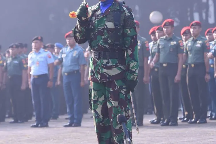 Upacara bendera di Lapangan Apel B-3, Mabes TNI Cilangkap, Jakarta Timur, Jumat (17/1/2020). (Puspen TNI)