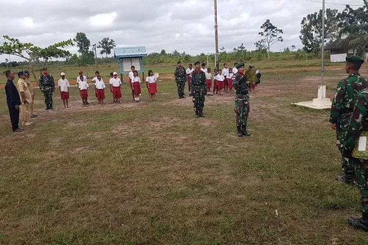 upacara peringatan Hari Kesaktian Pancasila di Lapangan SD Inpres Bupul 13/Puspen TNI