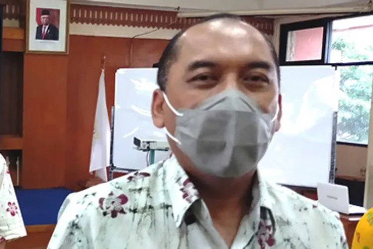 Wali Kota Jakarta Barat, Uus Kuswanto, mengecek kesiapsiagaan banjir  (barat.jakarta.go.id)