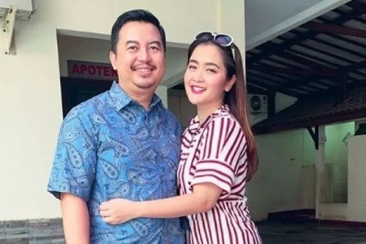 Vega Darwanti dan suaminya, Dema Sany Sanjaya [Instagram/@vegadarwanti123]