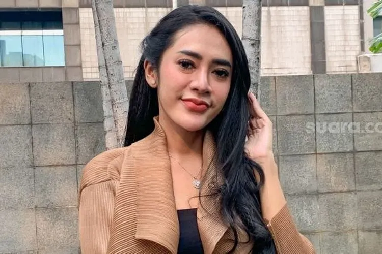 Aktris Vernita Syabilla saat ditemui di Kawasan Tandean, Jakarta Selatan, Kamis (6/8/2020). [Suara.com/Alfian Winanto]