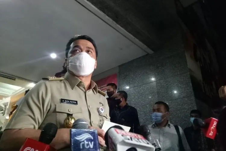 Wakil Gubernur DKI Jakarta, Ahmad Riza Patria, mengatakan Pemprov sedang mempertimbangkan opsi rem darurat untuk tekan penyebaran Covid-19. Foto: Republika/Flori Sidebang