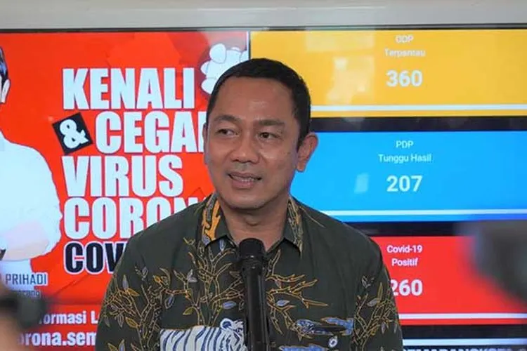 Wali Kota Hendrar Prihadi saat konferensi pers di Balai Kota Semarang terkait 20 ASN Semarang positif covid-19, Kamis (11/6/2020). (Ayosemarang.com/Kemmy Wijaya)