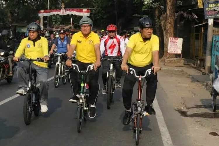 Wali Kota Jakbar Rustam Effendi melakukan bike to work pada Jumat (27/9/2019)/barat.jakarta.go.id
