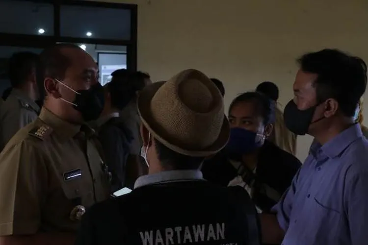 Wali Kota Jakarta Barat, Uus Kuswanto, saat menyampaikan imbauan kepada warga / pusat.jakarta.go.id
