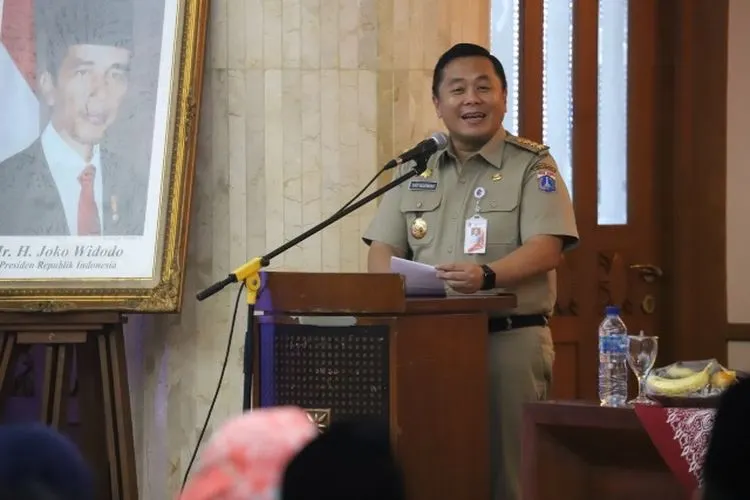 Wakil Wali Kota Jakarta Utara Sigit Wijatmoko memotong pita sebagai peresmian Sekretariat FKDM Kelurahan Pademangan Barat/dok: utara.jakarta.go.id