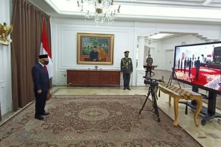 Wapres Ma'ruf Amin mengikuti upacara HUT Bhayangkara ke-74 secara virtual. (Foto: Dok. Setwapres)