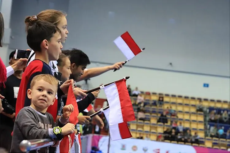 Anak-anak Rusia dukung Tim Bulutangkis Indonesia pada Kejuaraan Dunia Bulutangkis Junior 2019 di Kazan/KBRI Moskow
