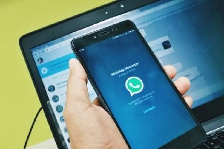 ilustrasi whatsapp web/ shutterstock