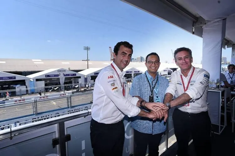 Anies Baswedan bersama tim Formula E, New York, AS. (@aniesbaswedan/Instagram)