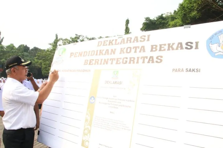 Pemerintah Kota (Pemkot) Bekasi mendeklarasikan pendidikan yang berintegritas. Deklarasi tersebut dibacakan di Alun-alun Kota Bekasi, Rabu (28/8/2019). (ayobekasi.net)