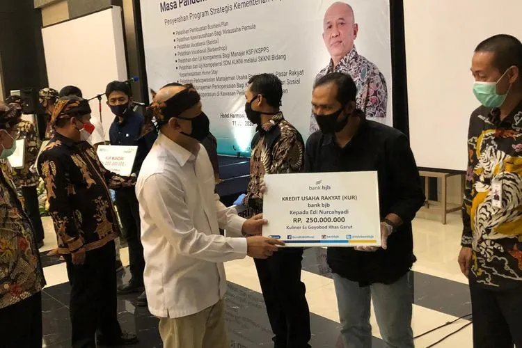 bank bjb salurkan KUR kepada UMKM di Priangan Timur hadapi Pandemi 19/istimewa