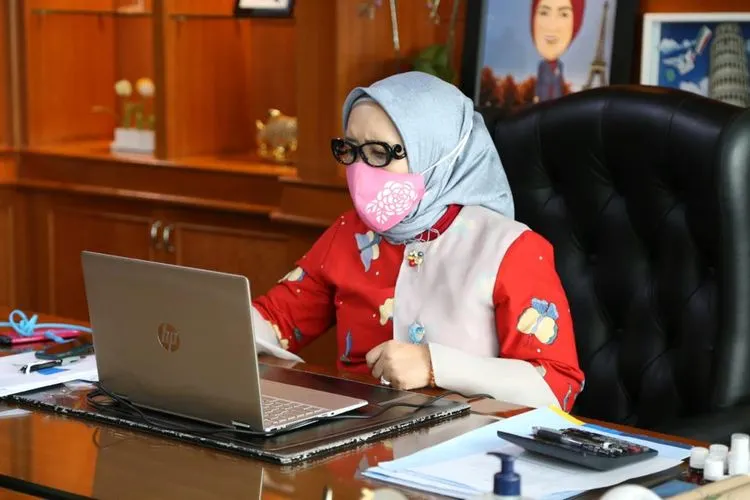 Direktur Konsumer & Ritel bank bjb Suartini saat mengikuti webinar soal industri properti /istimewa