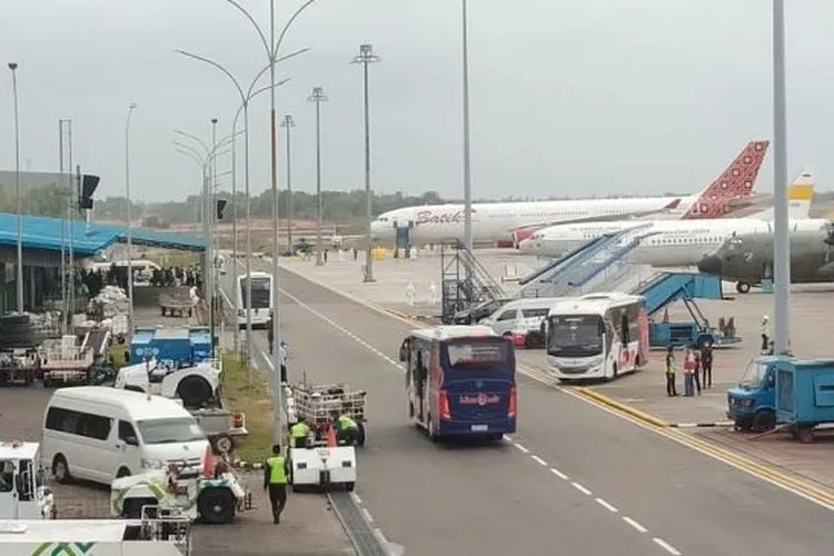 243 WNI dari Wuhan tiba di Bandara Nang Nadim, Batam, Minggu (2/2/2020)