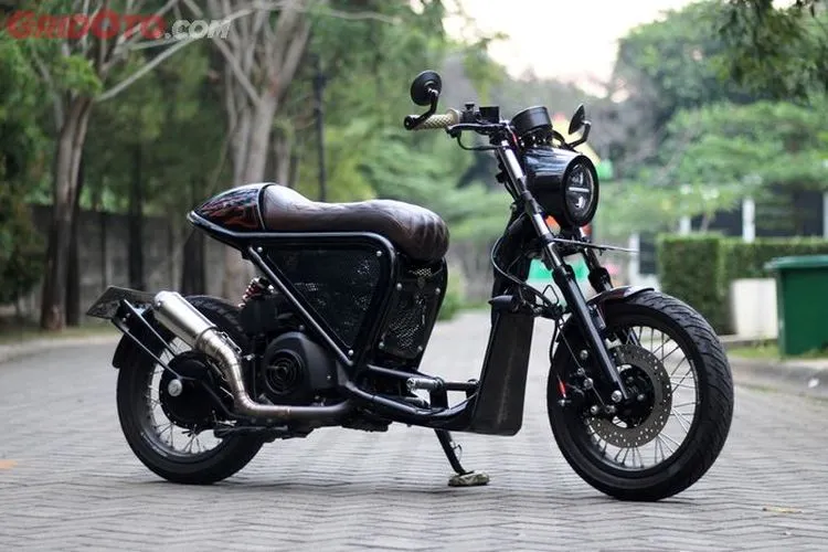 Yamaha Mio milik YouTuber Bimo 'Picky Picks' Dimodifikasi ala motor custom. (Facebook/Gilang)