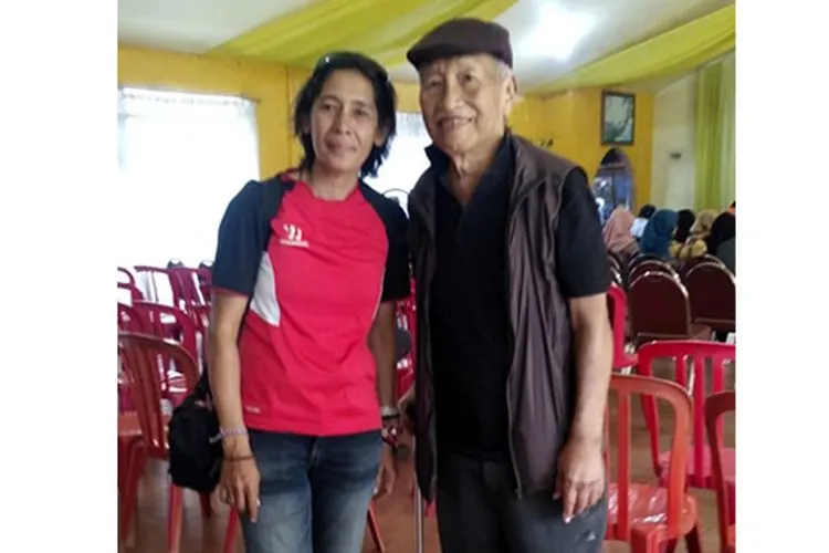 Penulis bersama almarhum Aristides Katoppo