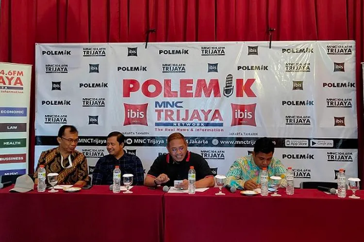 Yayat Supriatna (paling kiri) (Ayojakarta.com/Khoirur Rozi)