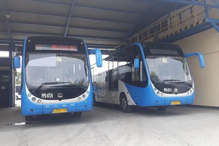 Bus Transjakarta merek Zhong Tong di Pool PPD Bus Transjakarta Pulogadung/Kompas