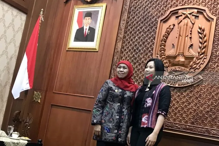 Livi Zheng dan Khofifah Indar Parawansa