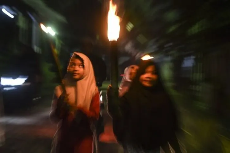 Penjabat Wali Kota Bekasi Ruddy Gandakusuma saat meninjau kesiapan panitia PPDB Online di SD Margahayu 5, Bekasi Timur, Selasa (26/6/2018). (dok. Humas Pemkot Bekasi)