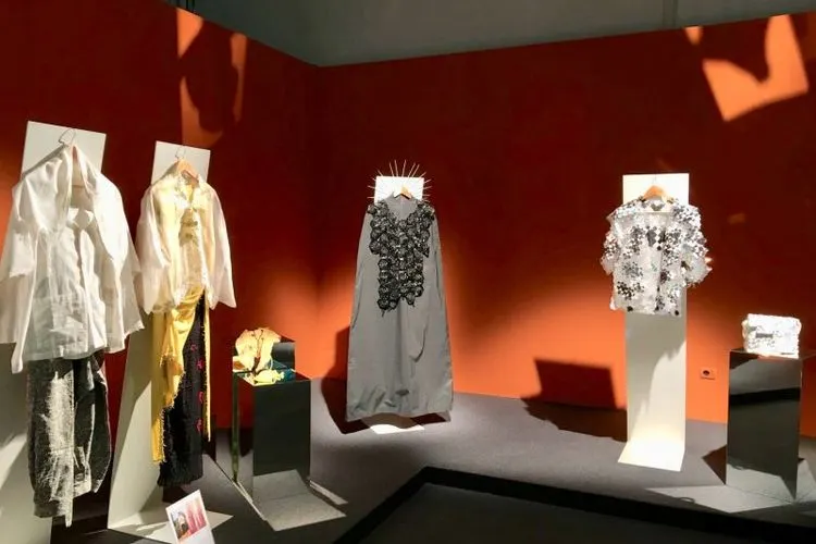 Pemprov DKI Jakarta melalui Dinas Pariwisata dan Kebudayaan bekerja sama dengan Indonesian Contemporary Art & Design (ICAD) menampilkan karya kreatif dari para seniman dan perancang Indonesia di pameran Superdesign Show dalam