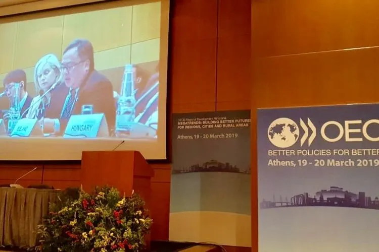 Menteri PPN Hadiri OECD di Athena. (Antara)