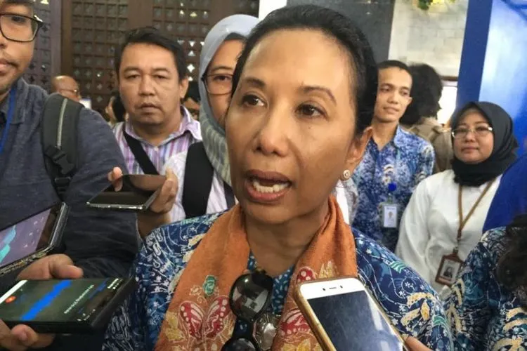 Menteri BUMN Rini Soemarno usai meresmikan Rumah Kreatif BUMN di Karawang, Jawa Barat, Selasa. (Mentari Dwi Gayati)