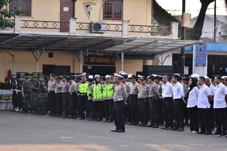 Kepolisian Kota Bekasi menyiapkan 800 personel untuk mengawal keamanan operasi ketupat jaya 2019.