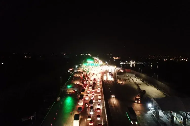 Kepadatan arus di ruas Tol Jakarta-Cikampek pada H-7 Lebaran , Rabu (29/5/2019). (Jasa Marga)