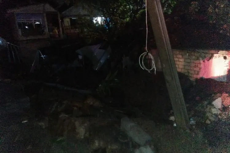 Tanah longsor di Bogor sebabkan tiga rumah rusak