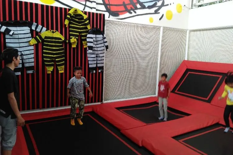 Trampolin Park: Wahana Bermain dengan Sensasi Melayang di Udara