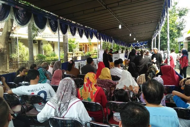 TPS 132 di Kelurahan Jakasampurna, Bekasi Barat, Kota Bekasi.