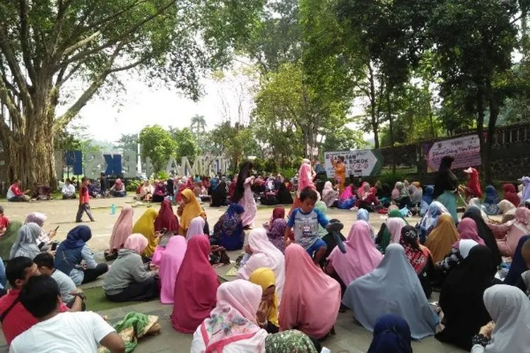 Ratusan Guru se-Jabodetabek Latihan Mendongeng di Taman Ekspresi Bogor. (ayobogor.com)