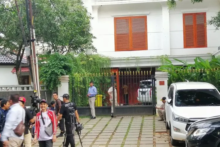 Arsip. Situasi di kediaman capres nomor urut 02, Prabowo Subianto di Jalan Kertanegara, Kebayoran Baru, Jakarta Selatan, Sabtu (30/3/2019). (ANTARA/Syaiful Hakim)