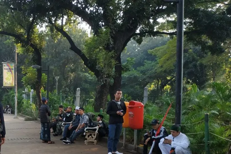 Sejumlah peserta aksi bertajuk Tahlil Akbar 266 mulai berdatangan ke lokasi, Patung Kuda Monas, di Jakarta, Rabu, (26/06/2019) (ANTARA/Boyke Ledy Watra)