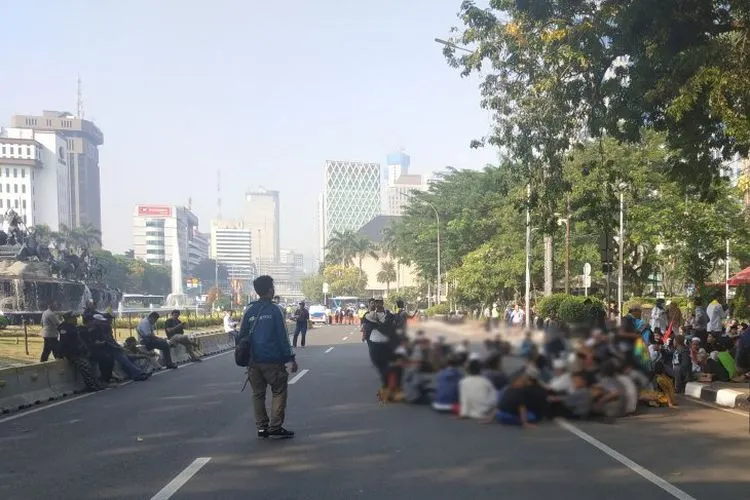 Puluhan remaja ikut dalam aksi bertajuk Tahlil Akbar 266 di kawasan Patung Kuda Monas, Jakarta, Rabu, (26-6-2019). (Foto: Boyke Ledy Watra)