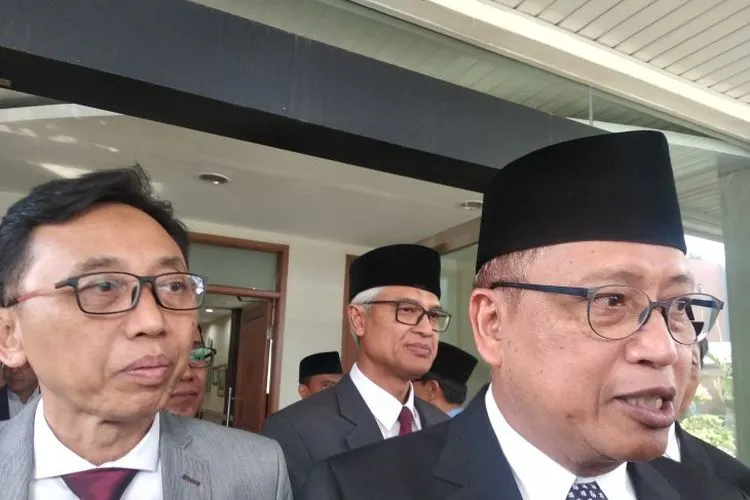 Menristekdikti Mohamad Nasir dan Kepala BATAN Anhar Riza Antariksawan di Jakarta, Jumat (28/6/2019). (ANTARA News/Indriani)