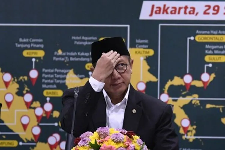 Menteri Agama Lukman Hakim Saifuddin menyampaikan hasil Sidang Isbat penentuan awal Ramadan 1440 Hijriah di Kementerian Agama, Jakarta, Minggu (5/5/19). Pemerintah mengumumkan 1 Ramadhan 1440 Hijriah jatuh pada Senin, 6 Mei 2019. ANTARA FOTO/Puspa Perwitasari/aww.