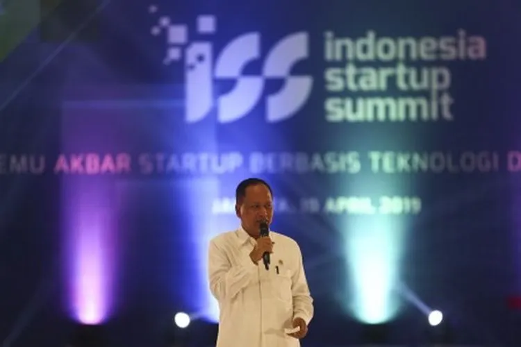 Menristekdikti Mohamad Nasir berpidato saat meresmikan pembukaan Indonesia Startup Summit 2019 di JIExpo Kemayoran, Jakarta, Rabu (10/4/2019). Acara tersebut dihadiri 5.000 penggiat startup di Indonesia. ANTARA FOTO/Nova Wahyudi/wsj.