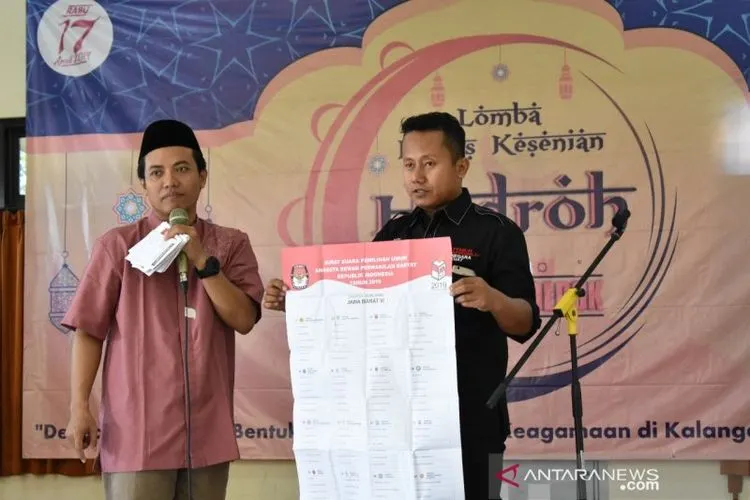 Ketua KPU Kota Depok Nana Sobharna ketika melakukan sosialisasi. (Megapolitan.Antaranews.Com/Foto: humas KPU Depok)