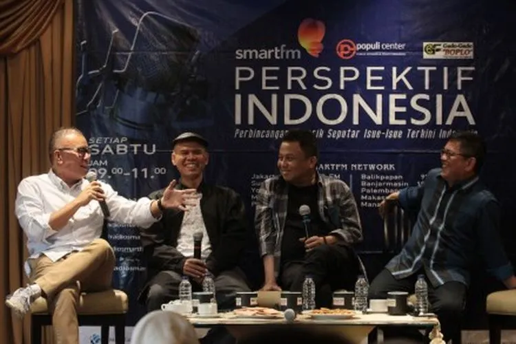 Wakil Ketua DPP Partai Amanat Nasional (PAN) Bara Hasibuan (kiri) bersama Politisi Partai NasDem Teuku Taufiqulhadi (kanan), Pengamat Politik Tony Rosyid (kedua kiri) dan Moderator Ichan Loulembah (kedua kanan) menjadi pembicara dalam diskusi Politik Perspektif Indonesia di Jakarta, Sabtu (29/6/2019). Diskusi politik tersebut mengangkat tema Sebagai jalan keluar dari sengketa, Mahkamah Konstitusi telah melaksanakan tugasnya. Bagaimana membaca dinamika politik setelah itu?. ANTARA FOTO/Reno Esnir/ama.
